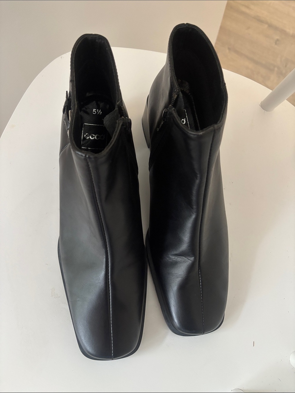 NWOT ECCO Women's Black Leather Square-Toe Ankle Booties
